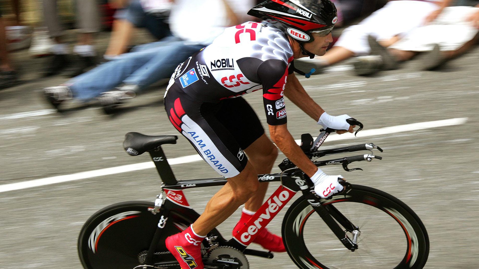 红牛车队惊天逆转红牛二队，佩雷兹全程统治赛场